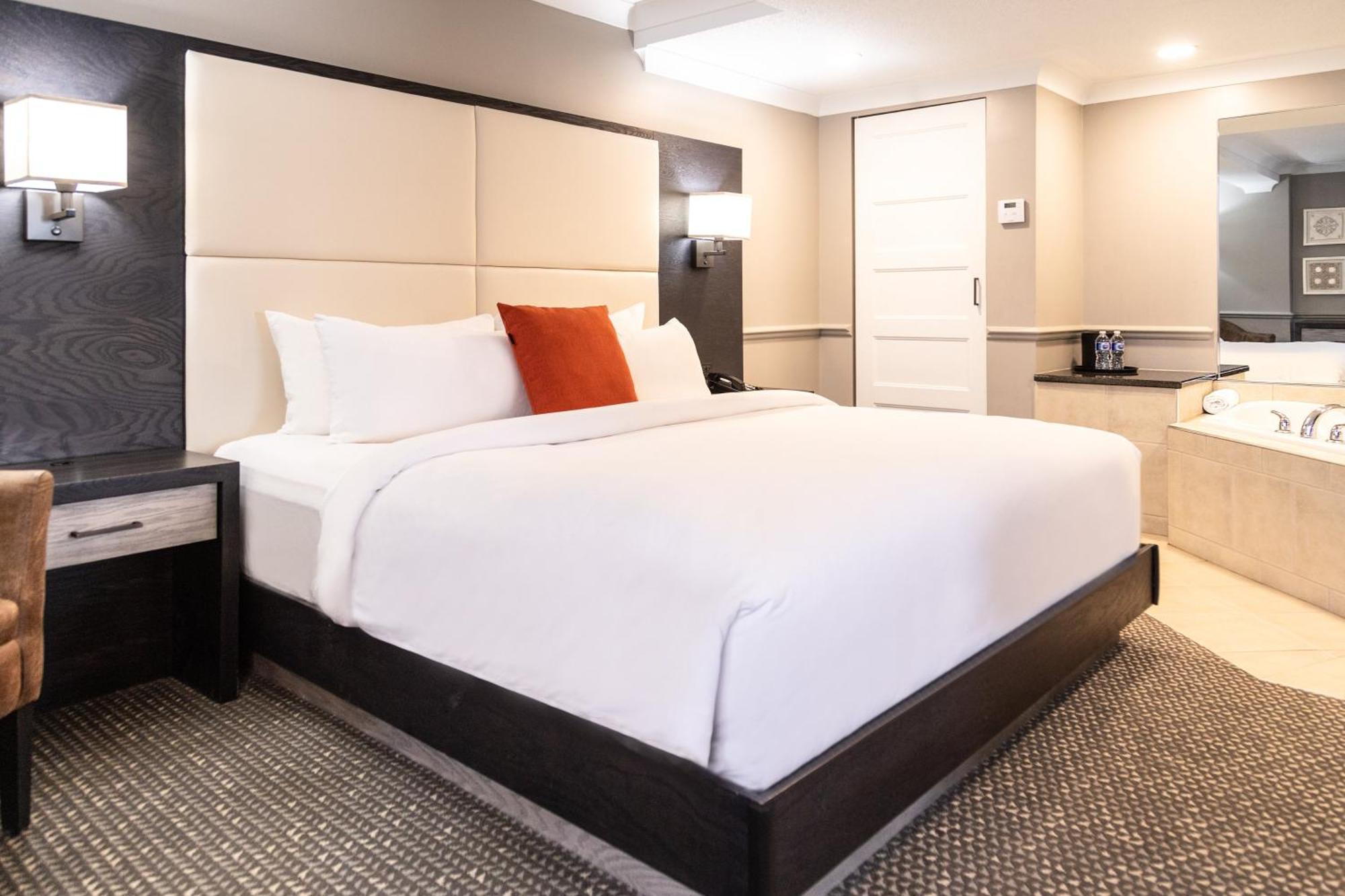 Crowne Plaza Fredericton Lord Beaverbrook By Ihg Dış mekan fotoğraf